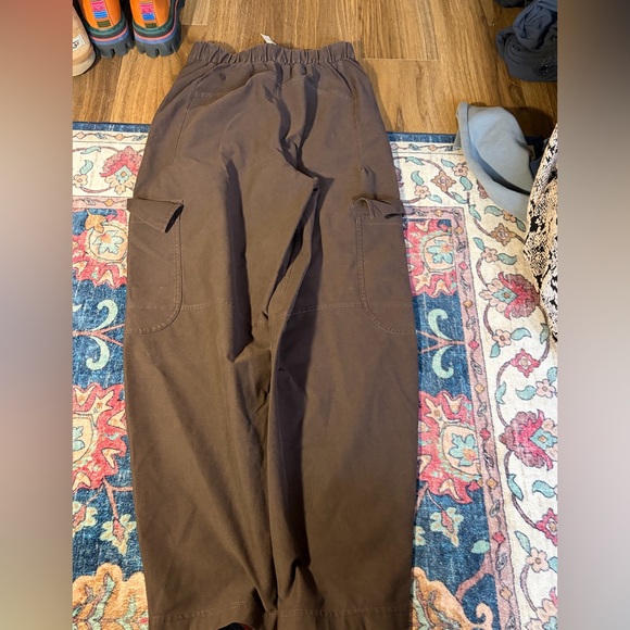 Women’s lululemon cargo pants - Picture 3 of 6